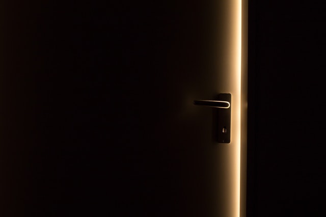 steel-door-handle-on-door-147634